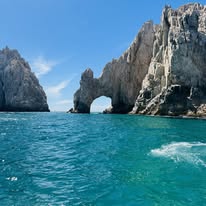 Formaciones rocosas frente al mar